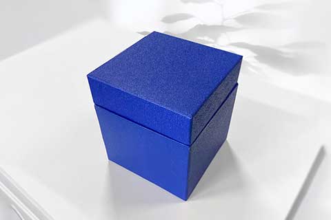 箱とクッション材